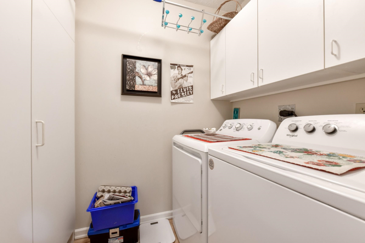 Basement Recreation Room Photo of 303 15130 Roper Avenue, White Rock, BC