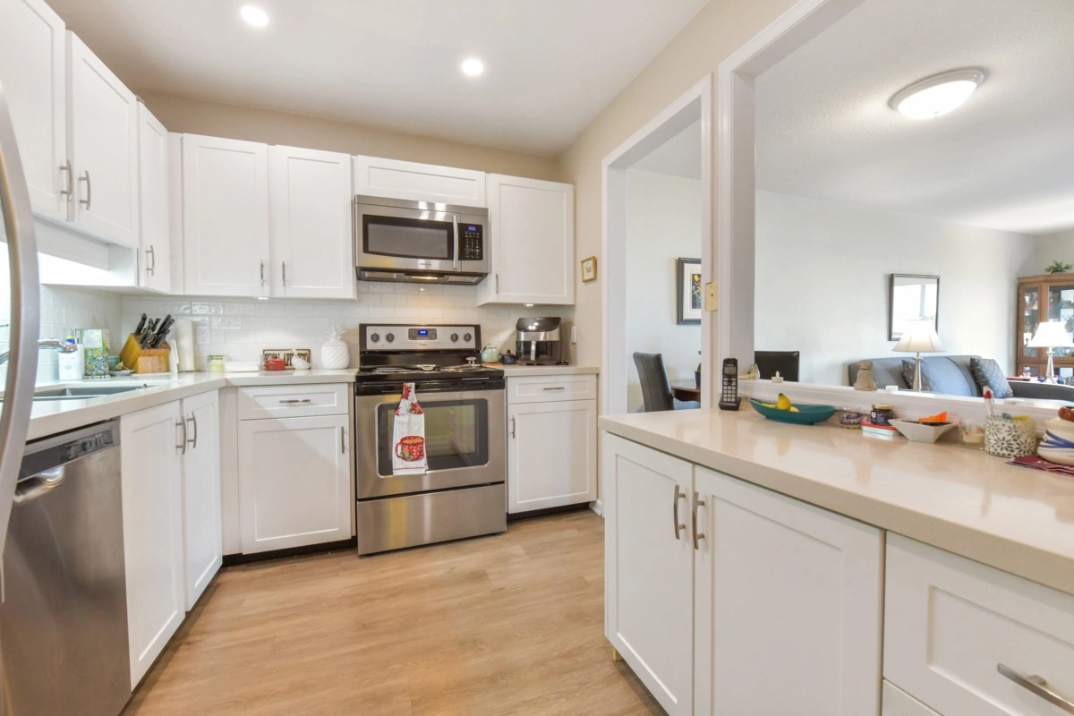 Bedroom 2 Photo of 303 15130 Roper Avenue, White Rock, BC