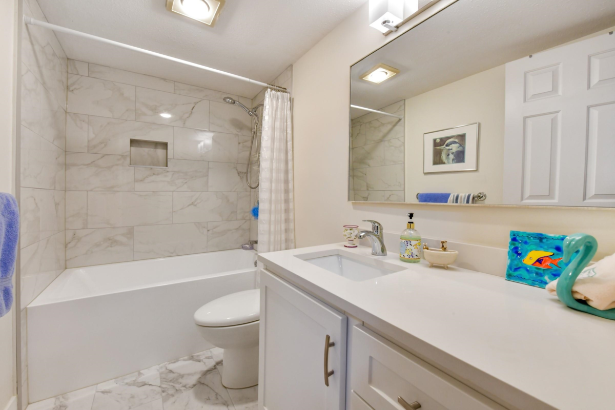 Bedroom 3 Photo of 303 15130 Roper Avenue, White Rock, BC