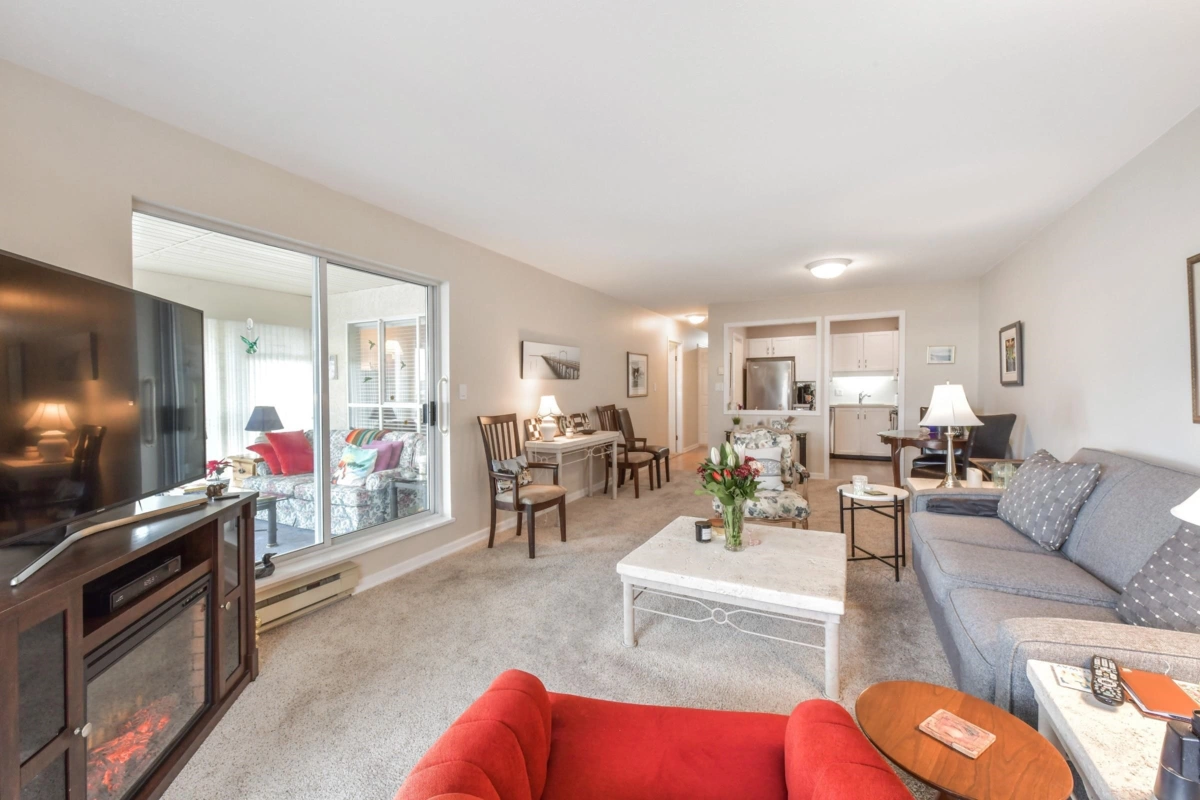 Breakfast Nook Photo of 303 15130 Roper Avenue, White Rock, BC