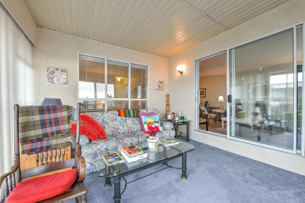 Dining Area Photo of 303 15130 Roper Avenue, White Rock, BC
