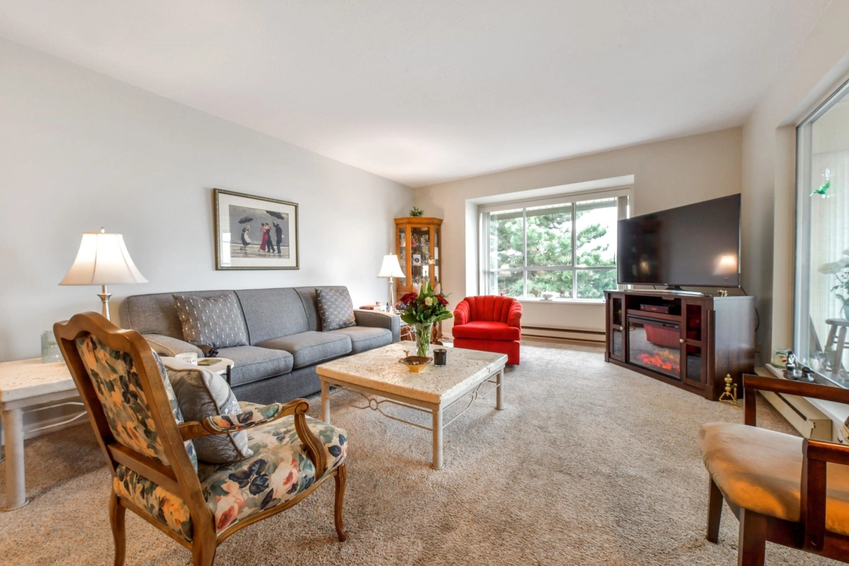 Family Room Photo of 303 15130 Roper Avenue, White Rock, BC