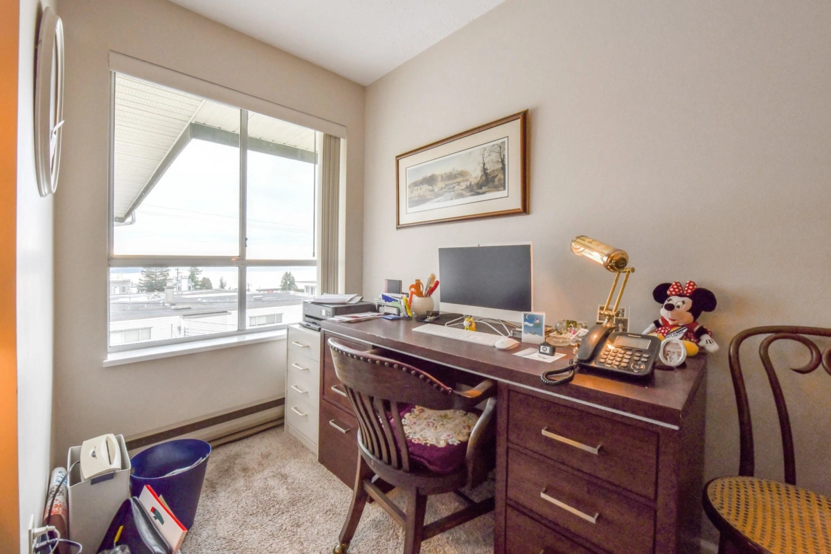 Guest Bathroom Photo of 303 15130 Roper Avenue, White Rock, BC