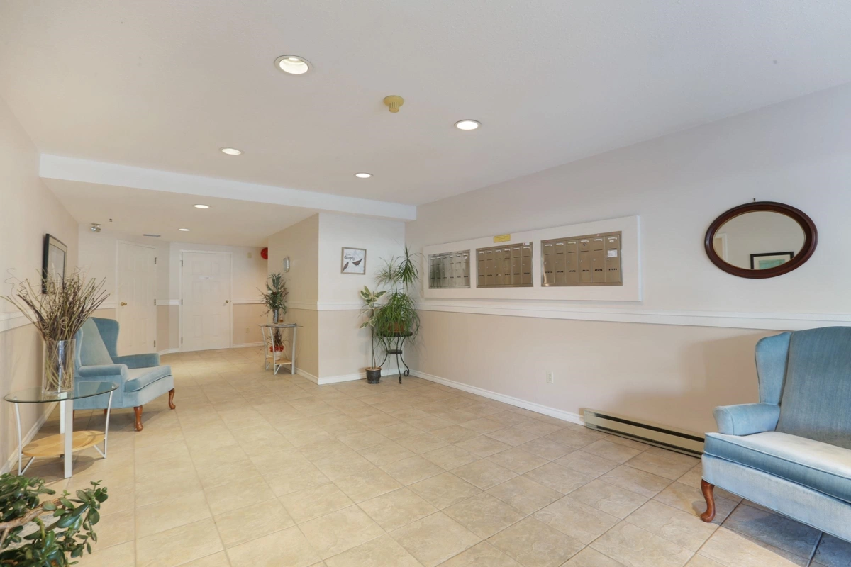 Mudroom Photo of 303 15130 Roper Avenue, White Rock, BC