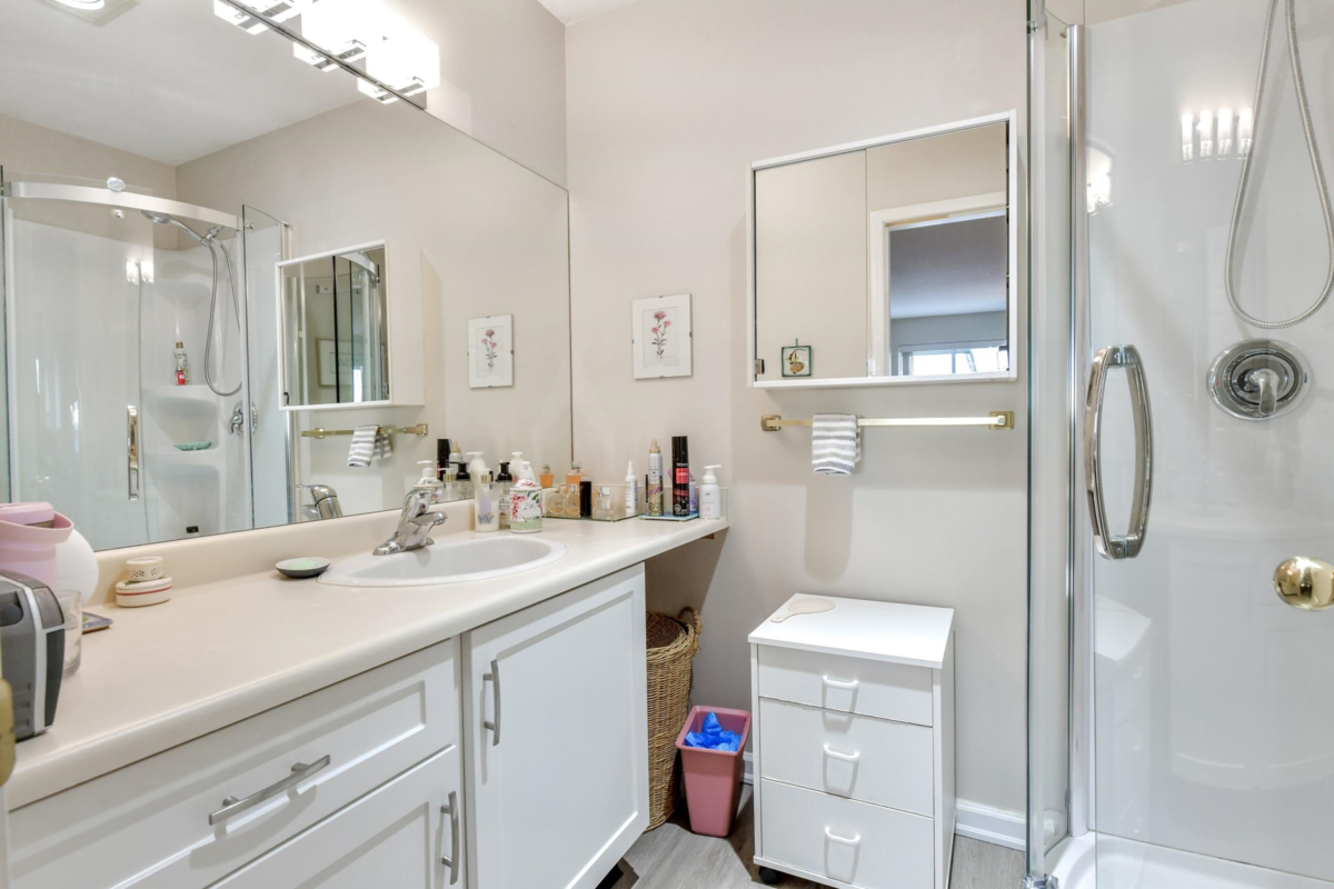 Powder Room Photo of 303 15130 Roper Avenue, White Rock, BC