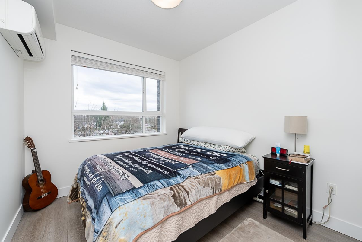 Guest Bathroom Photo of 309 22087 49 Avenue, Langley, BC