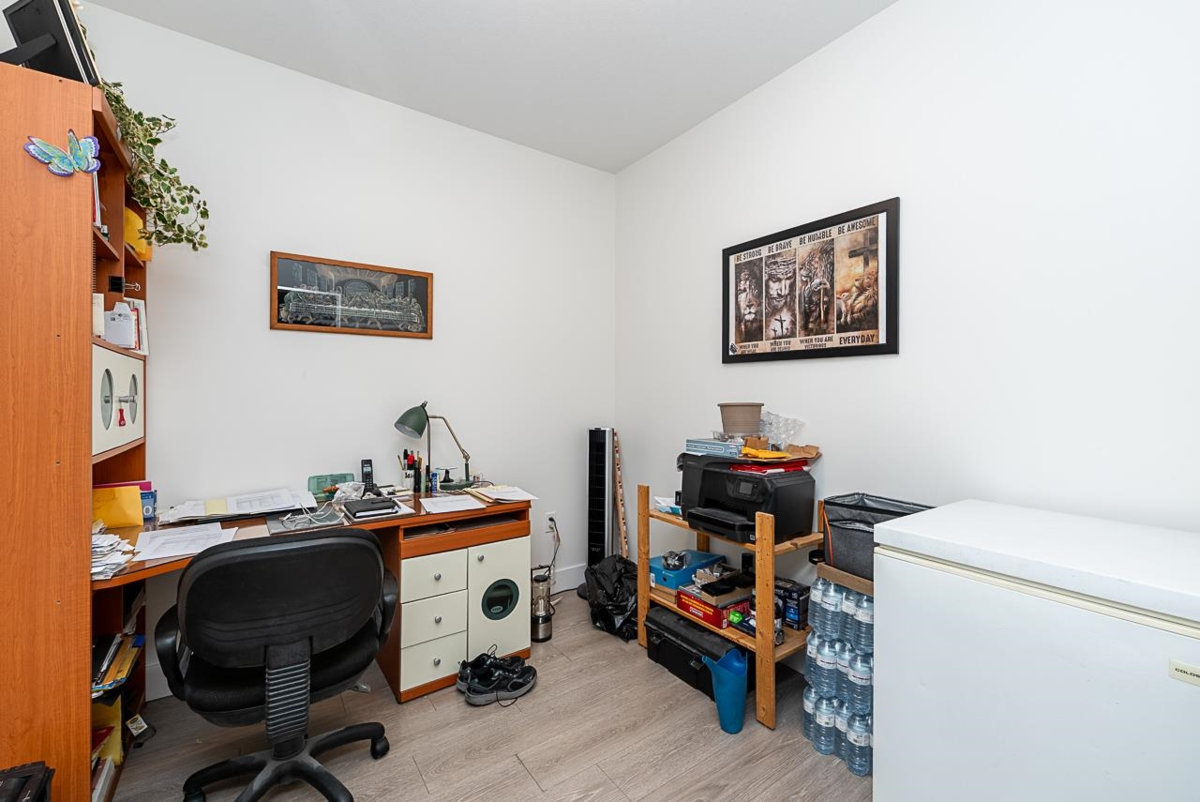 Office / Den Photo of 309 22087 49 Avenue, Langley, BC