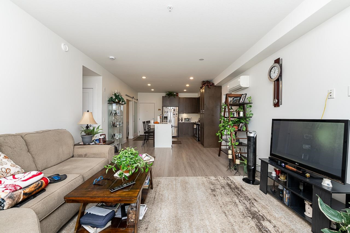 Walk-In Closet Photo of 309 22087 49 Avenue, Langley, BC