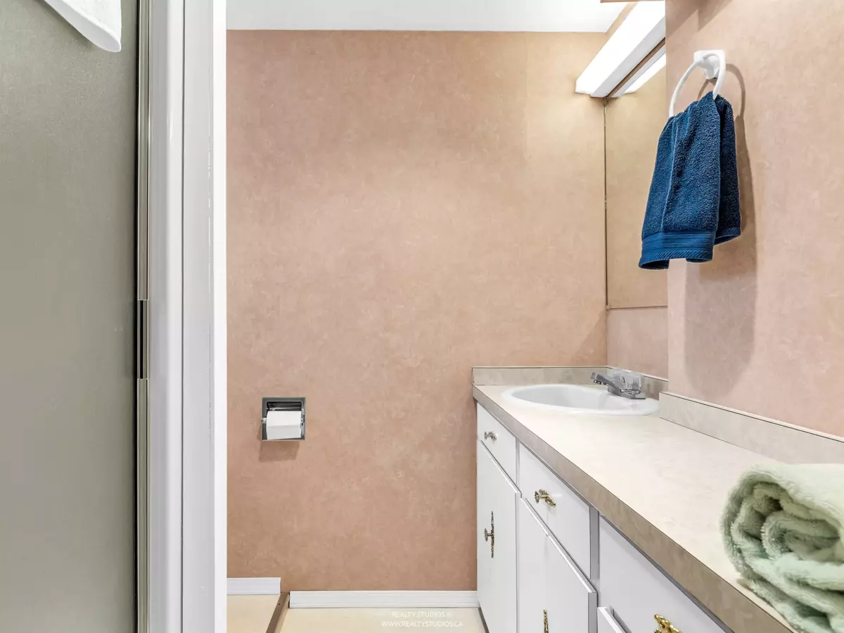 Guest Bathroom Photo of 4830 Southlawn Drive, Burnaby, BC