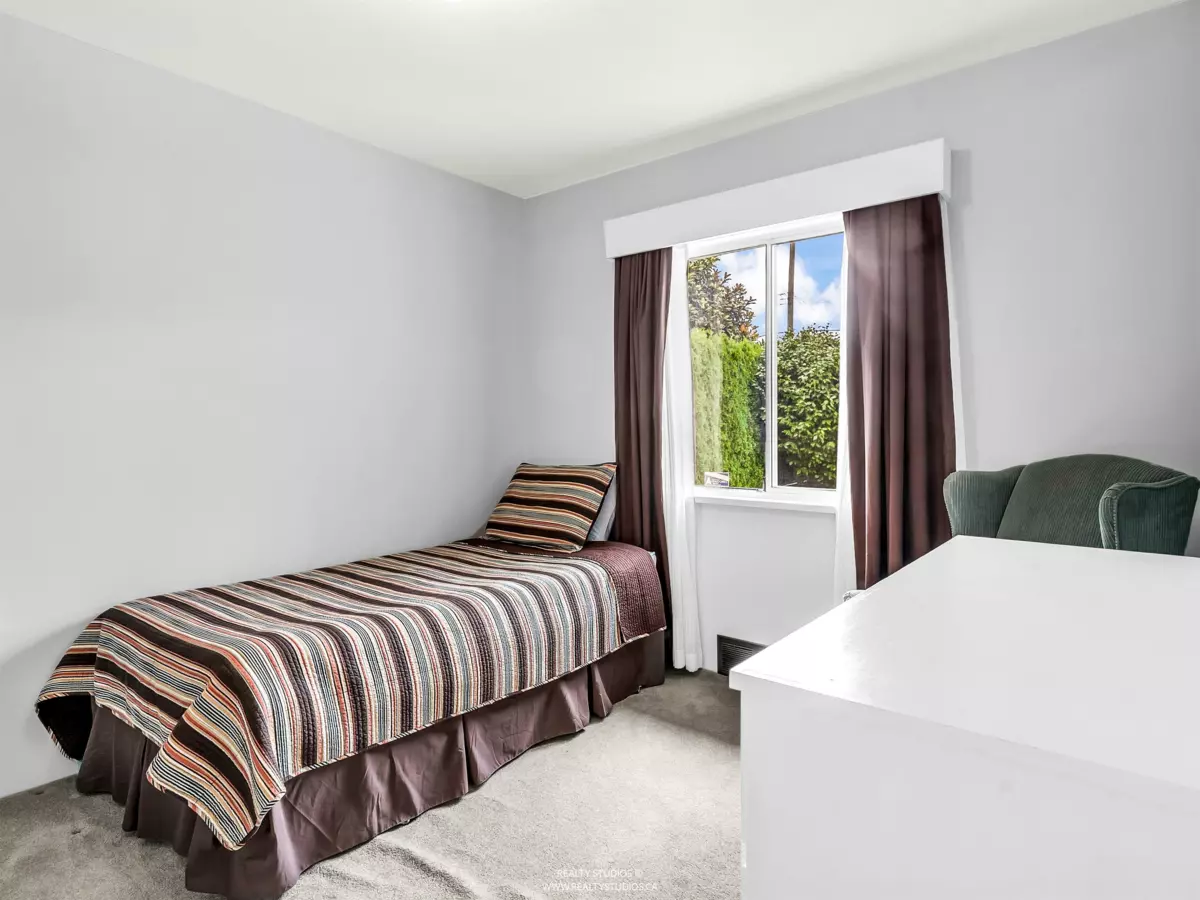 Walk-In Closet Photo of 4830 Southlawn Drive, Burnaby, BC