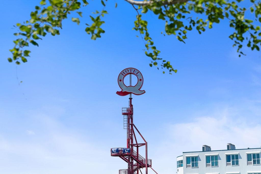 Entry Foyer Photo of 1209 155 W 1st Street, North Vancouver, BC