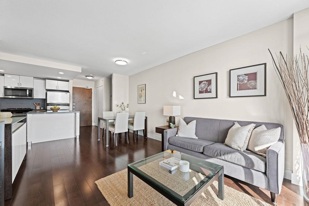 Kitchen Island Photo of 1209 155 W 1st Street, North Vancouver, BC