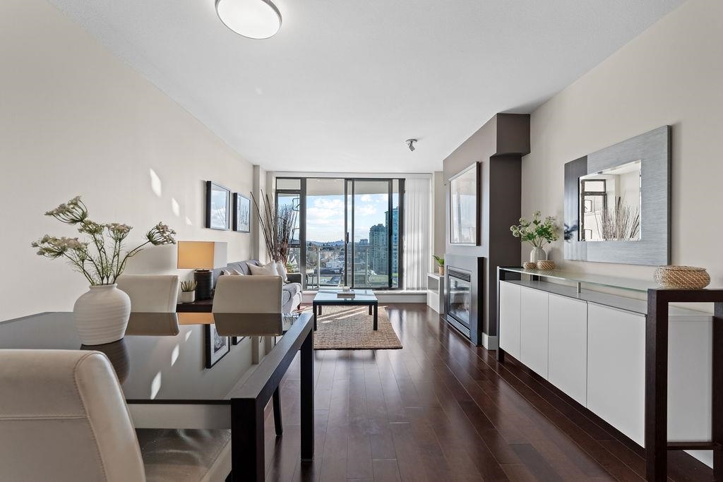 Kitchen Photo of 1209 155 W 1st Street, North Vancouver, BC