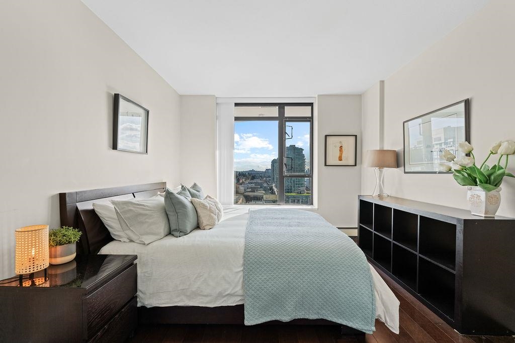 Primary Bathroom Photo of 1209 155 W 1st Street, North Vancouver, BC