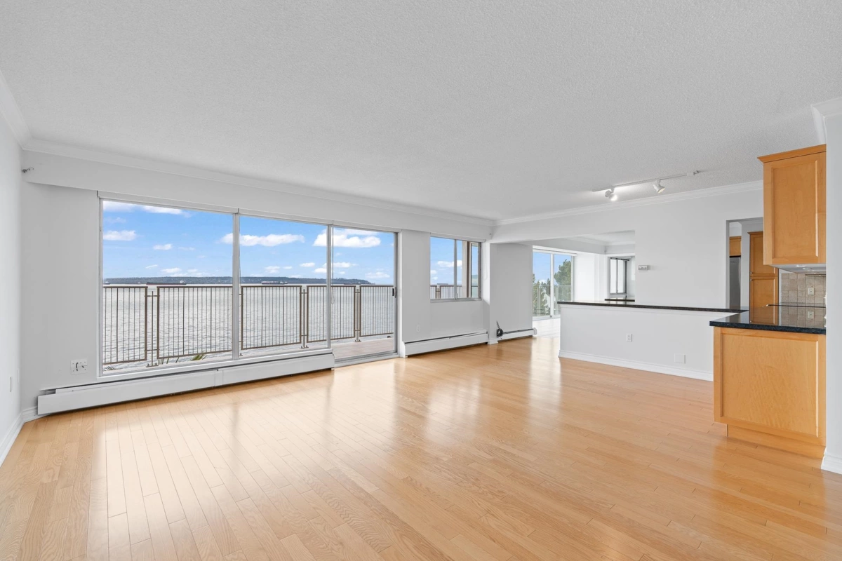 Bedroom 4 Photo of 203 150 24th Street, West Vancouver, BC