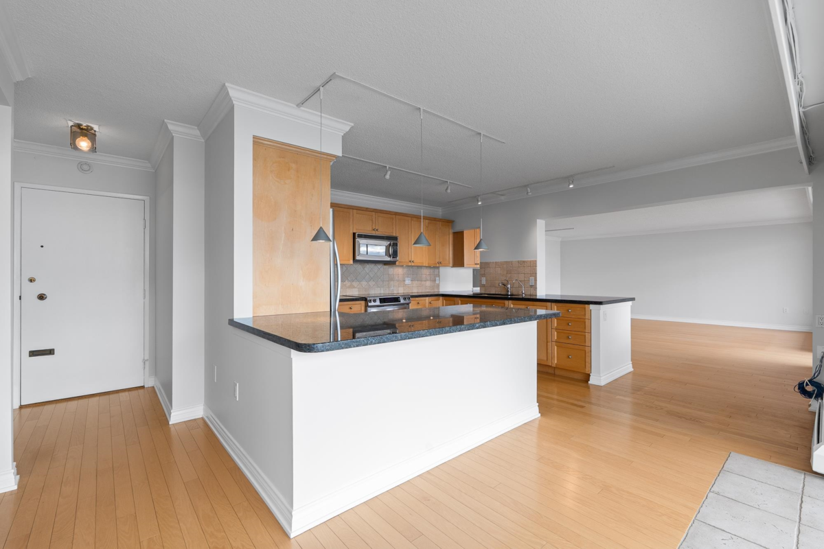 Dining Area Photo of 203 150 24th Street, West Vancouver, BC