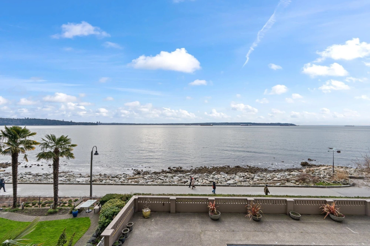 Exterior Rear Photo of 203 150 24th Street, West Vancouver, BC