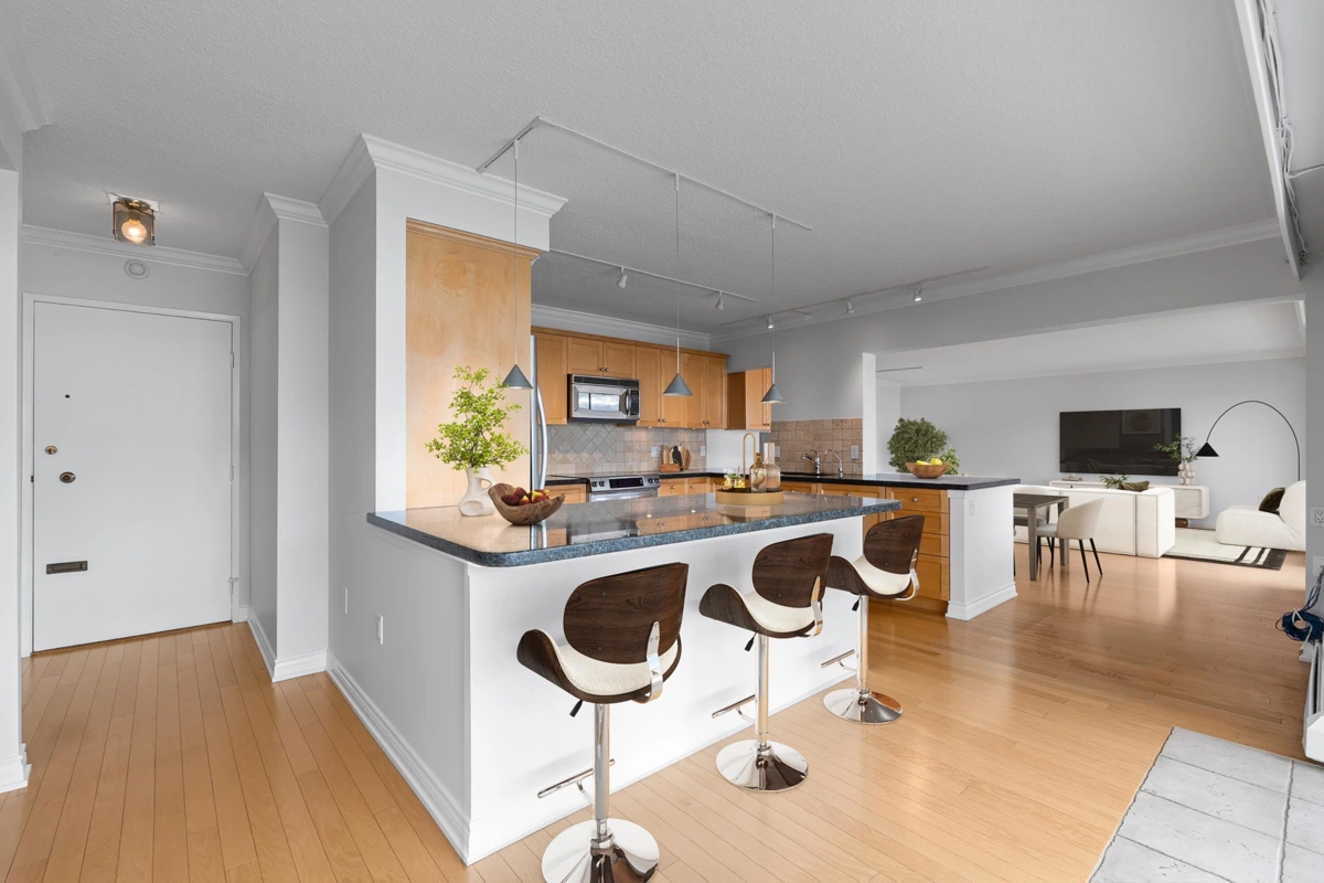 Family Room Photo of 203 150 24th Street, West Vancouver, BC