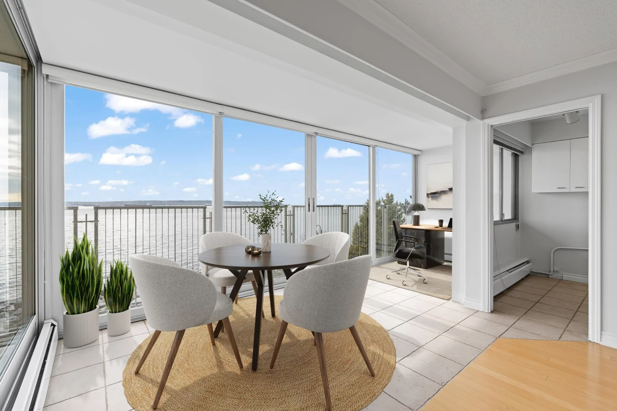 Guest Bathroom Photo of 203 150 24th Street, West Vancouver, BC