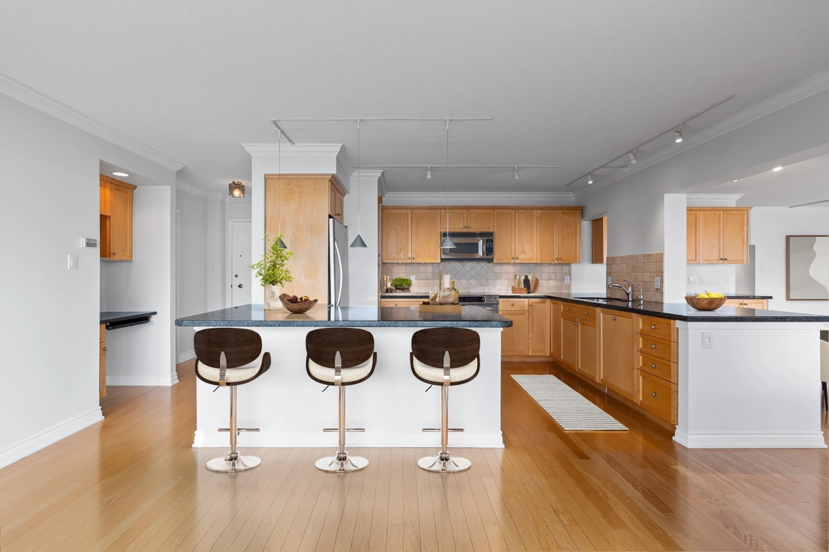 Kitchen Photo of 203 150 24th Street, West Vancouver, BC