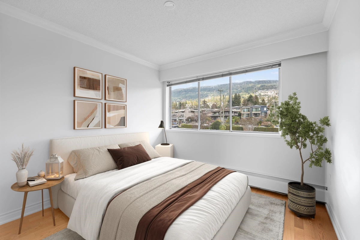 Mudroom Photo of 203 150 24th Street, West Vancouver, BC
