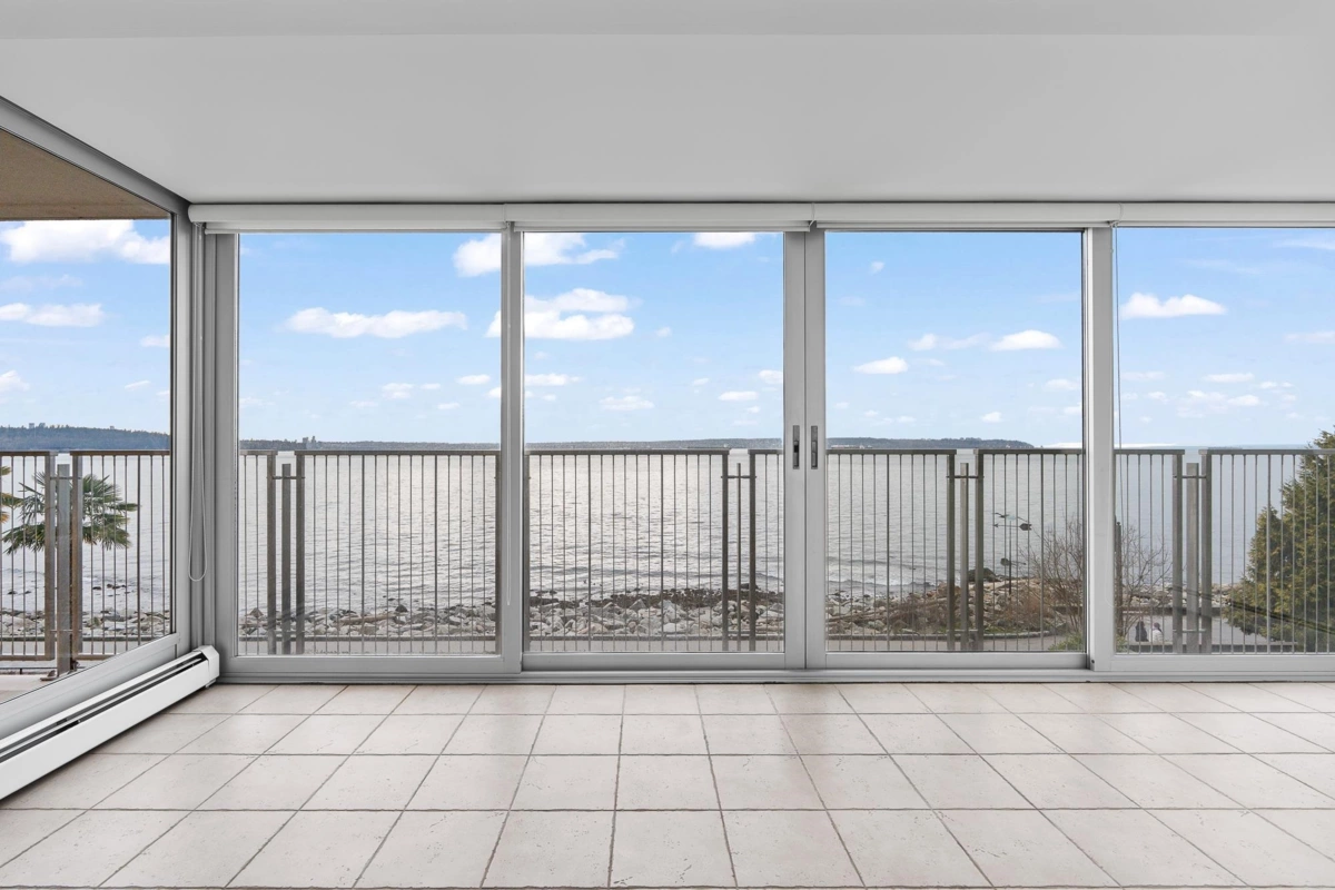 Office / Den Photo of 203 150 24th Street, West Vancouver, BC