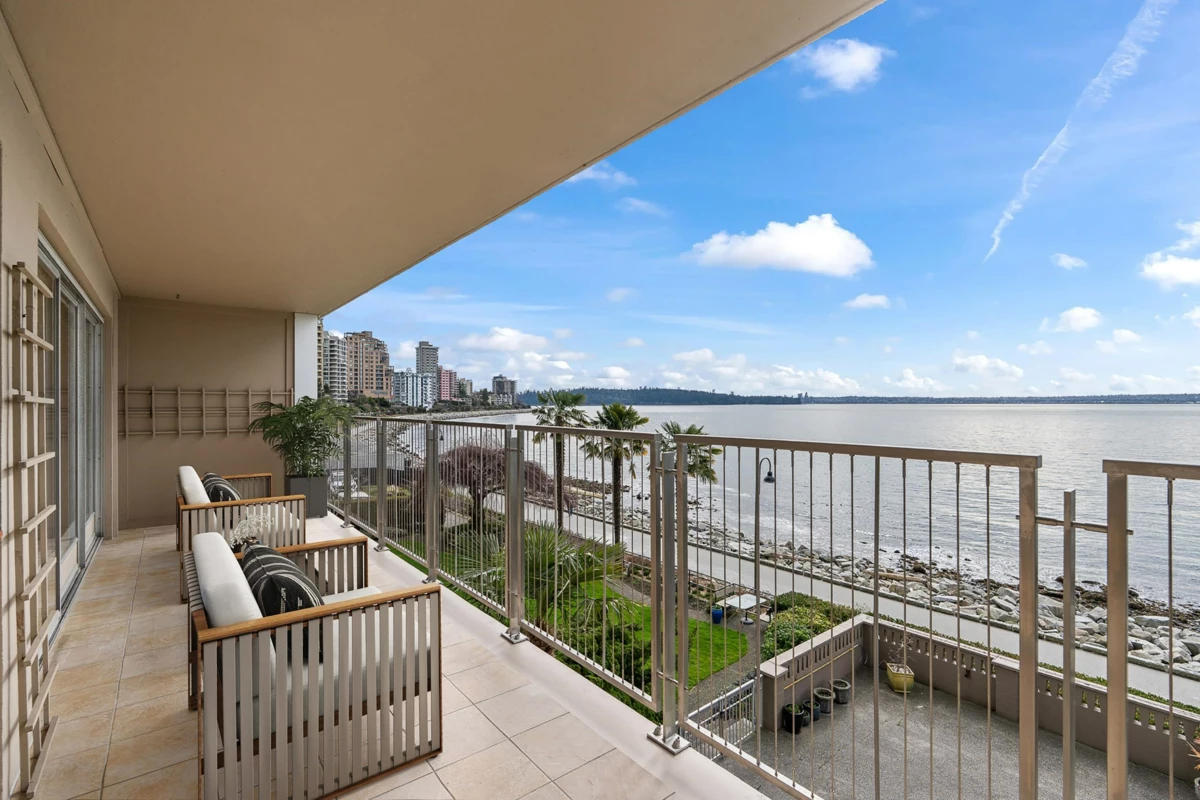 Outdoor Patio Photo of 203 150 24th Street, West Vancouver, BC