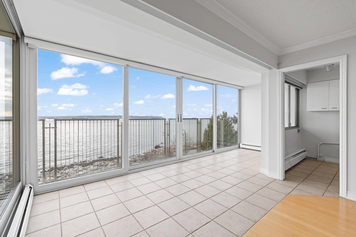 Powder Room Photo of 203 150 24th Street, West Vancouver, BC