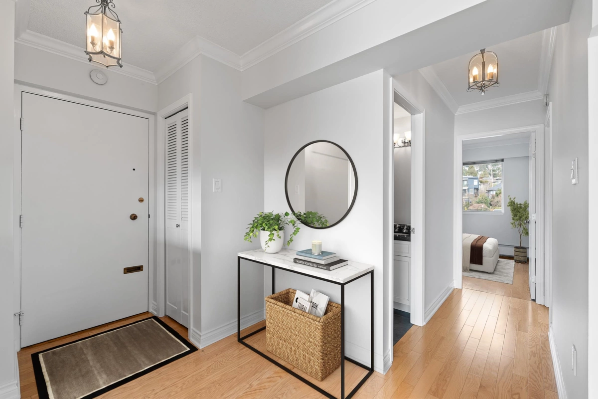 Staircase Photo of 203 150 24th Street, West Vancouver, BC