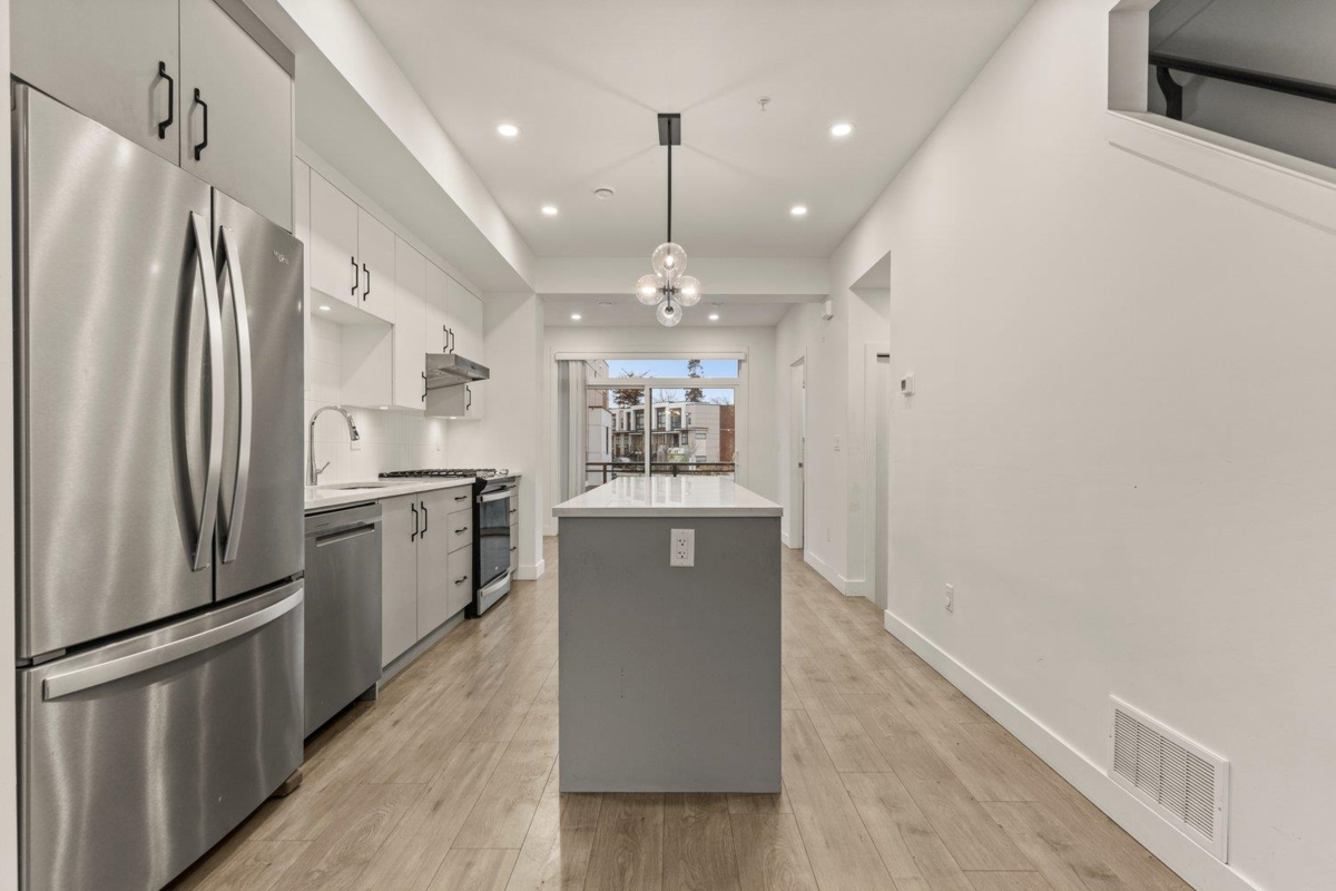 Kitchen Island Photo of 413 46150 Thomas Road, Chilliwack, BC
