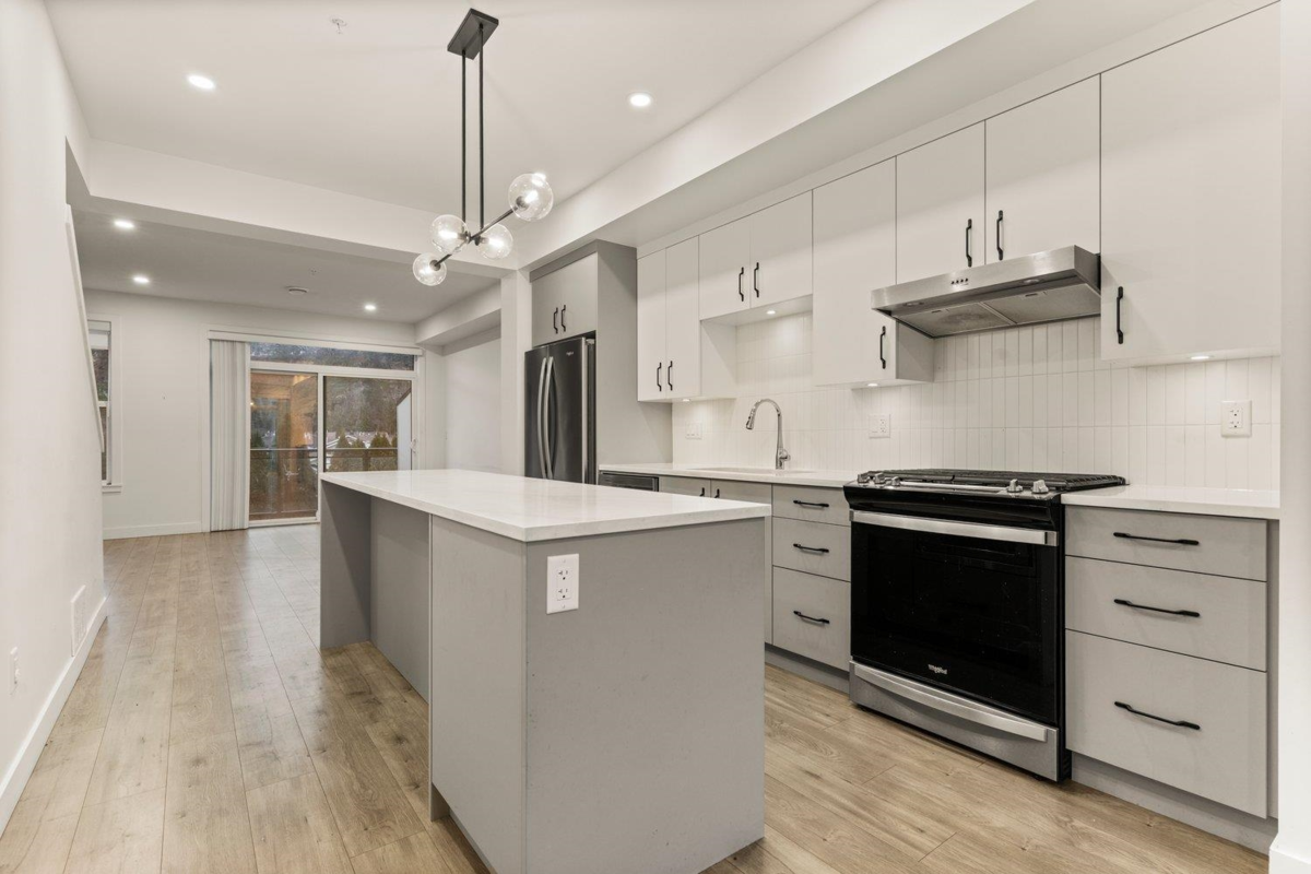 Kitchen Photo of 413 46150 Thomas Road, Chilliwack, BC