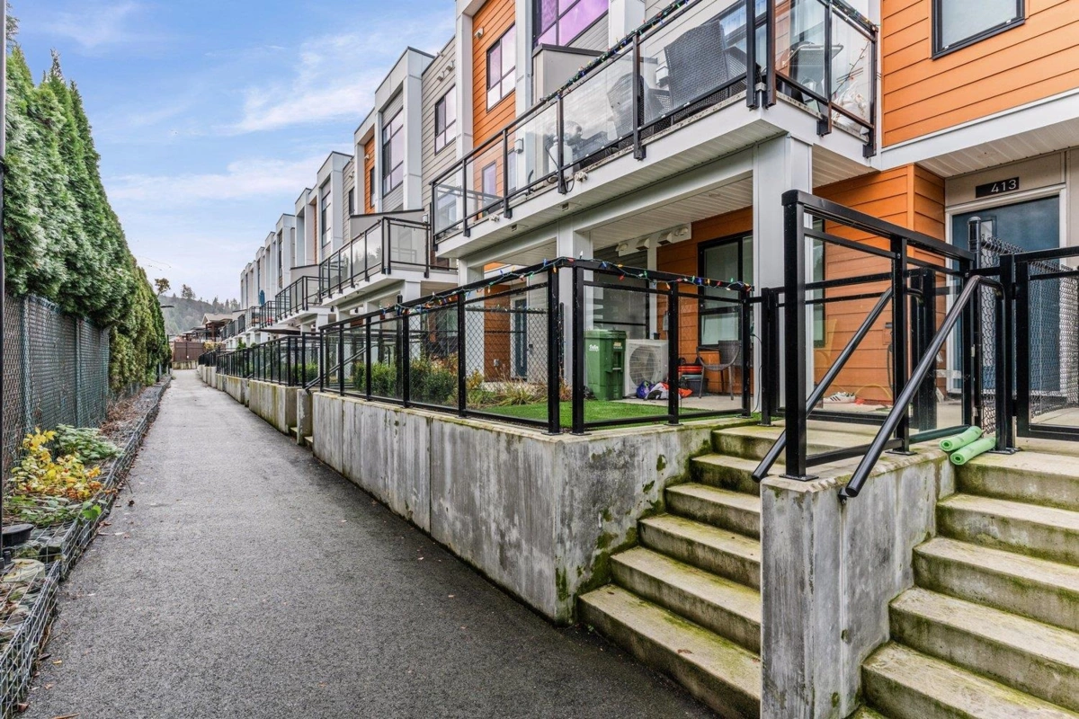 Living Room Photo of 413 46150 Thomas Road, Chilliwack, BC