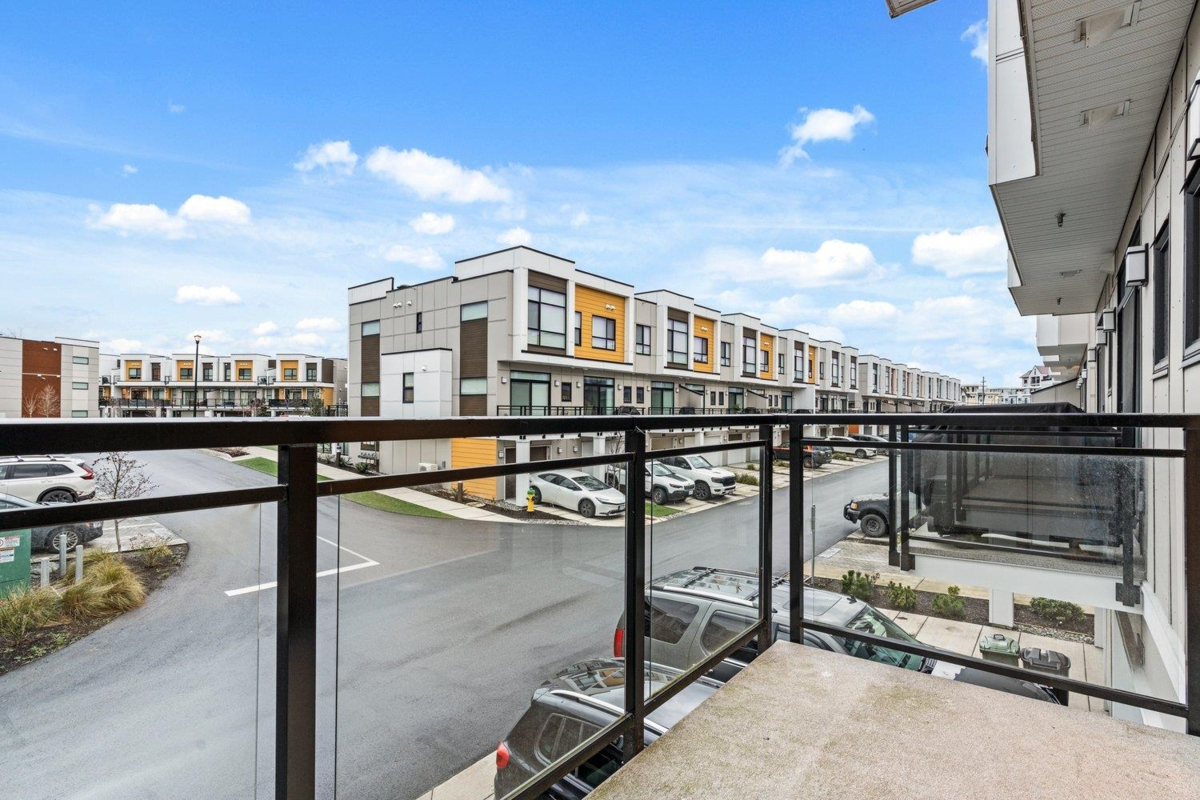 Walk-In Closet Photo of 413 46150 Thomas Road, Chilliwack, BC
