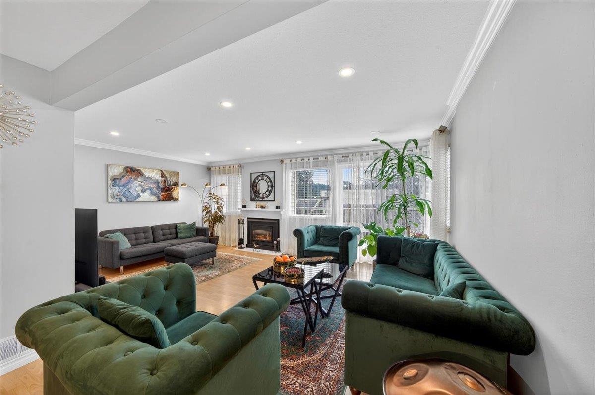 Kitchen Photo of 203 1220 Falcon Drive, Coquitlam, BC