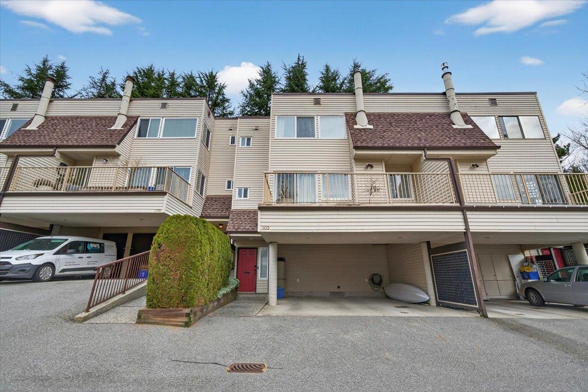 Outdoor Kitchen Photo of 203 1220 Falcon Drive, Coquitlam, BC