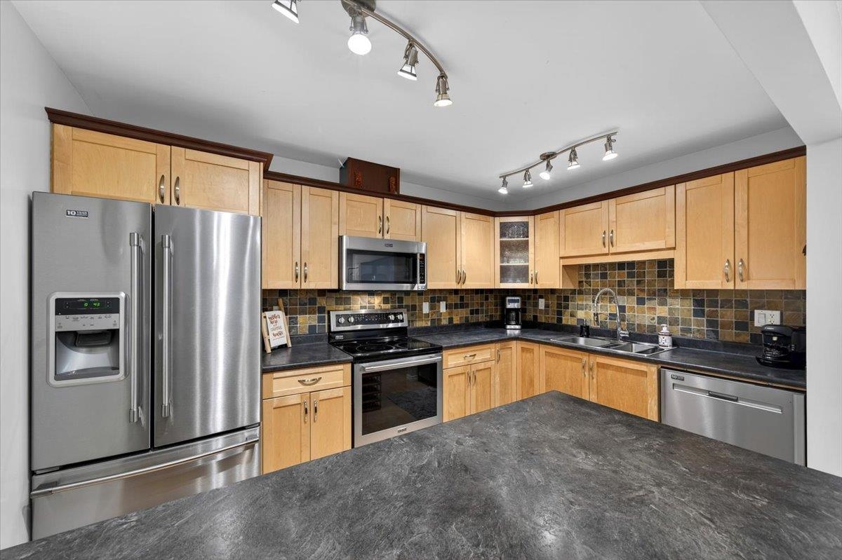 Primary Bathroom Photo of 203 1220 Falcon Drive, Coquitlam, BC