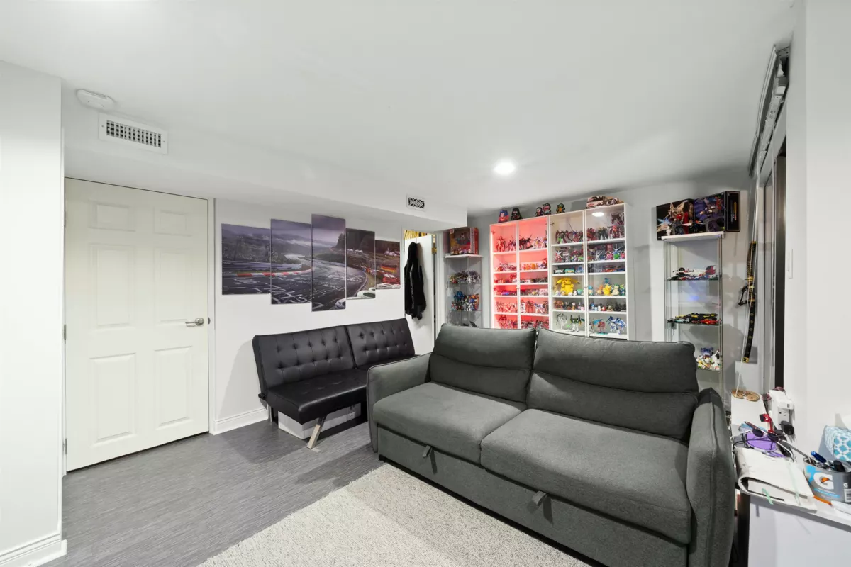 Backyard Photo of 216 Cambridge Way, Port Moody, BC