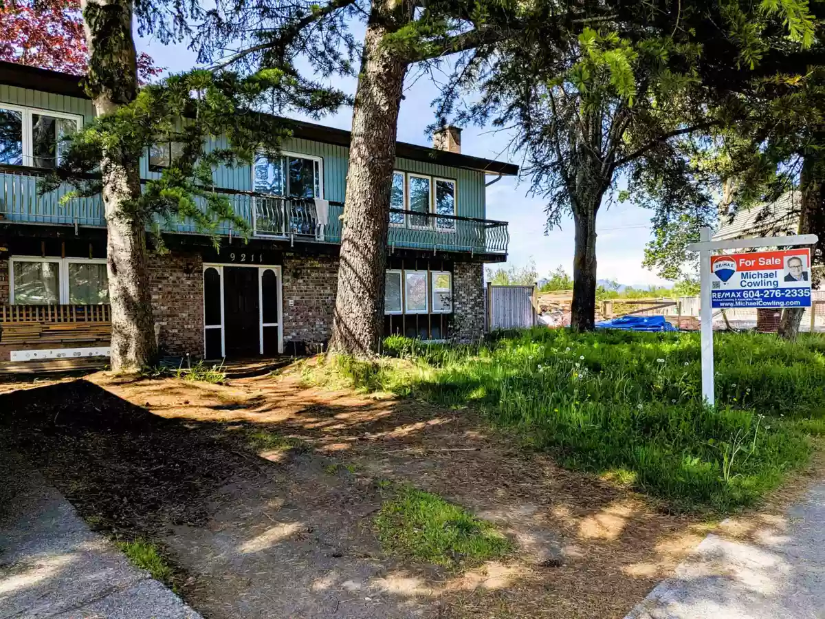 Family Room Photo of 9211 Arvida Drive, Richmond, BC