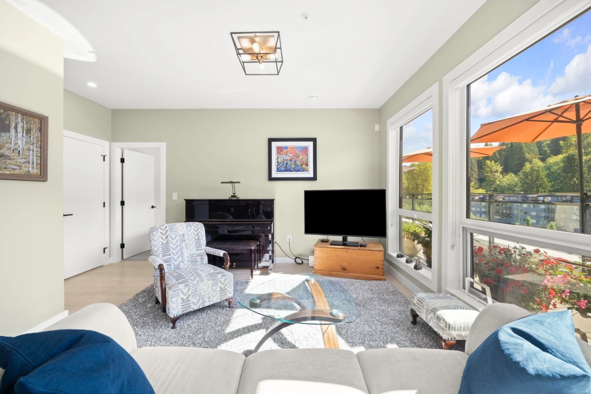 Dining Area Photo of 605 3038 St George Street, Port Moody, BC