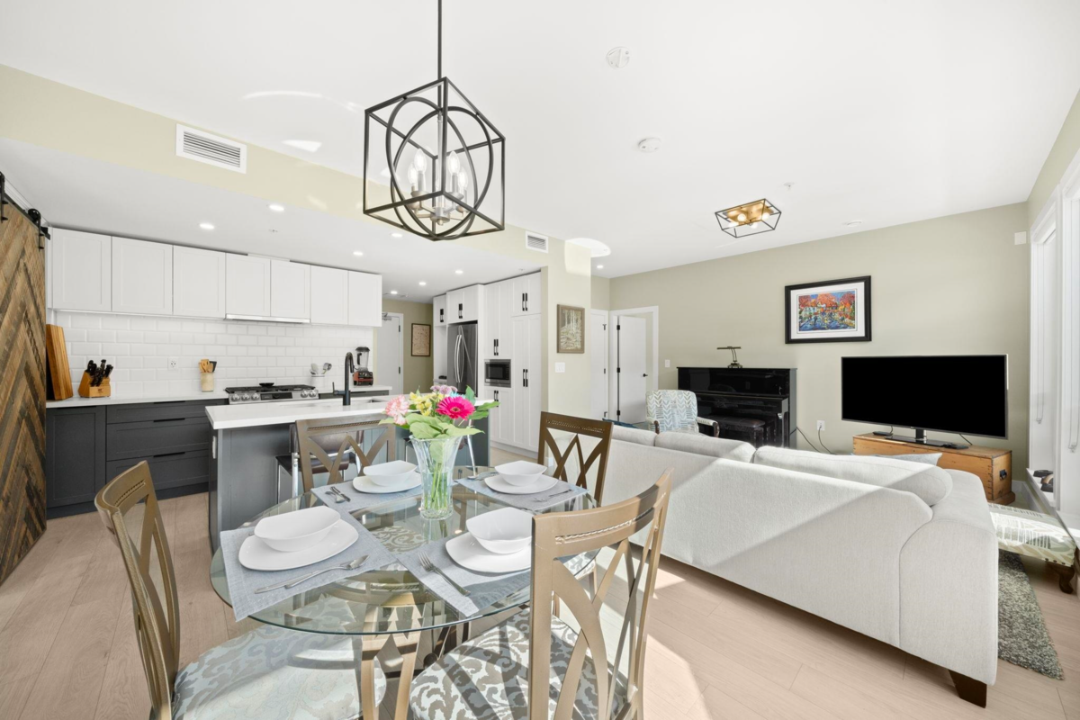 Family Room Photo of 605 3038 St George Street, Port Moody, BC