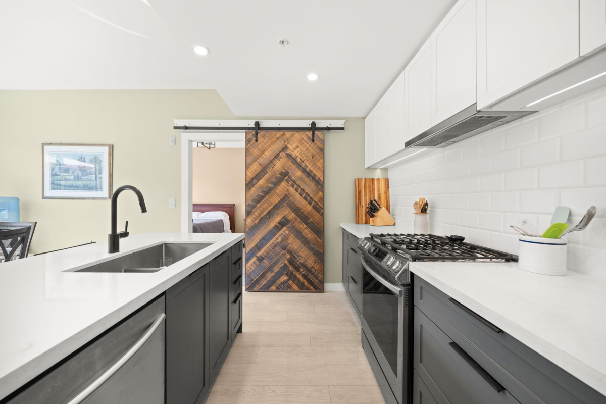 Primary Bathroom Photo of 605 3038 St George Street, Port Moody, BC