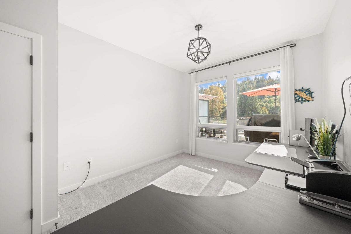 Walk-In Closet Photo of 605 3038 St George Street, Port Moody, BC