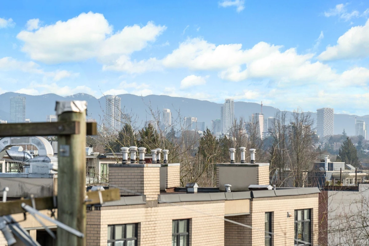 Basement Recreation Room Photo of 301 3727 W 10 Avenue, Vancouver, BC