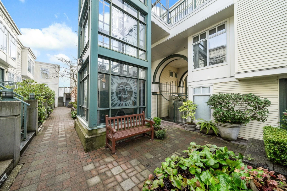 Hallway Photo of 301 3727 W 10 Avenue, Vancouver, BC
