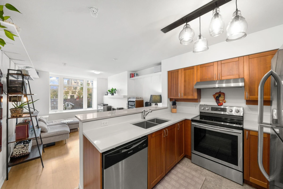 Kitchen Photo of 301 3727 W 10 Avenue, Vancouver, BC