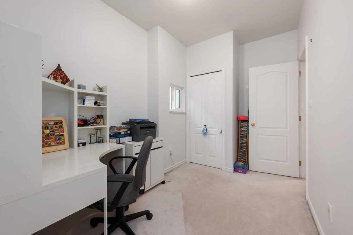 Entry Foyer Photo of 2423 E 4th Avenue, Vancouver, BC