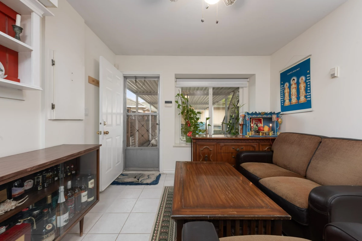 Front Yard Photo of 2423 E 4th Avenue, Vancouver, BC