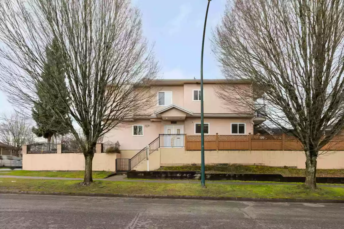 Hot Tub / Spa Photo of 2423 E 4th Avenue, Vancouver, BC