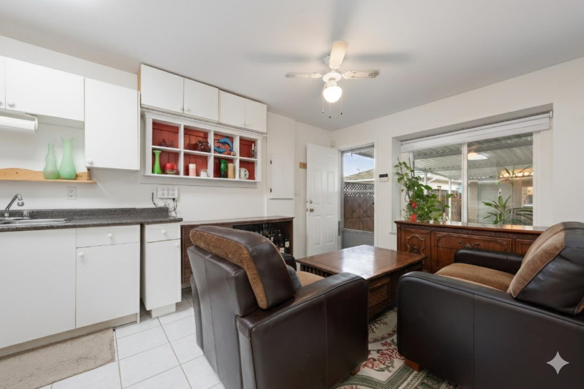 Kitchen Island Photo of 2423 E 4th Avenue, Vancouver, BC