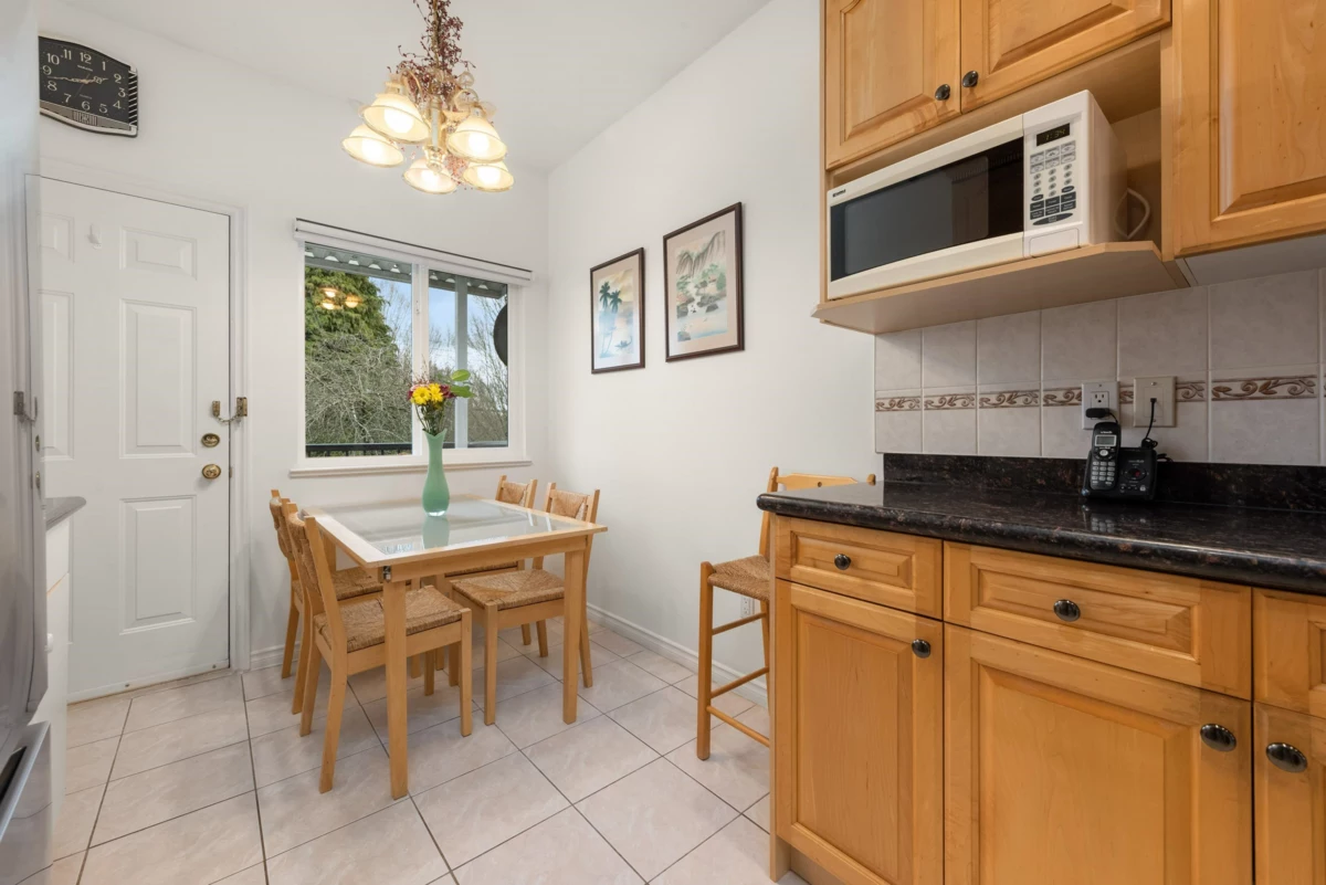 Primary Bathroom Photo of 2423 E 4th Avenue, Vancouver, BC